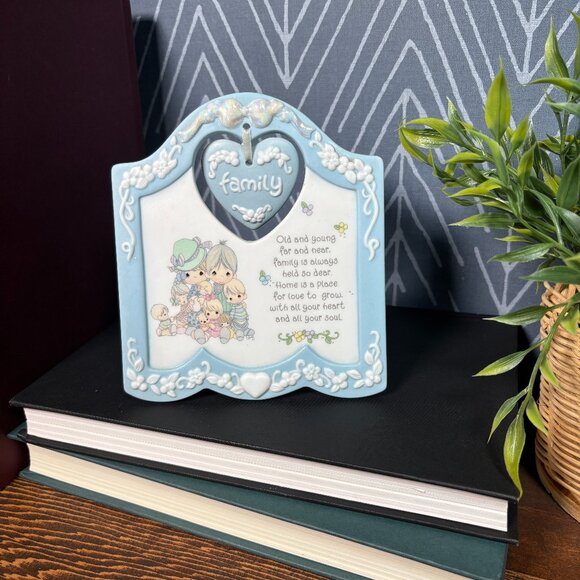 Precious Moments Family Plaque 1996 Enesco Vintage Standing Frame Decor - Picture 1 of 16